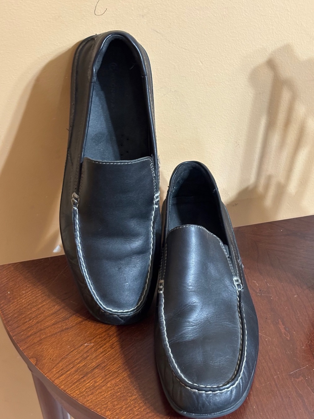 Rockport Black Leather Slip-On Loafers with Contrast Stitching